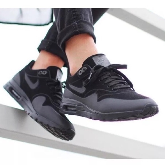 nike ultra moire womens